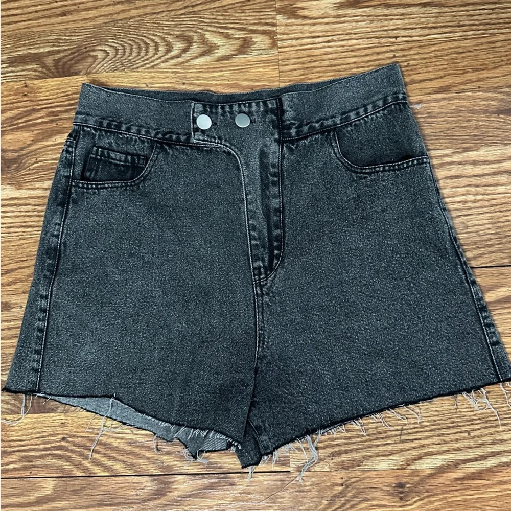 Vestique Black Denim Shorts, Small